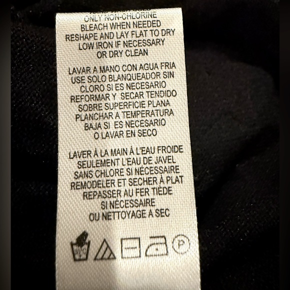 Karl Lagerfeld MWT Size M Classic Karl Black Red Heart Design Knit Top (0548) - Picture 10 of 11